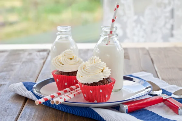 Little cupcakes with frosting — Stock Photo, Image