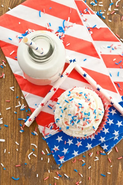 Little cupcakes with frosting — Stock Photo, Image