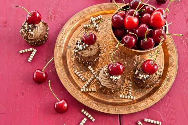 Chocolate cupcakes with cherries — Stock Photo, Image
