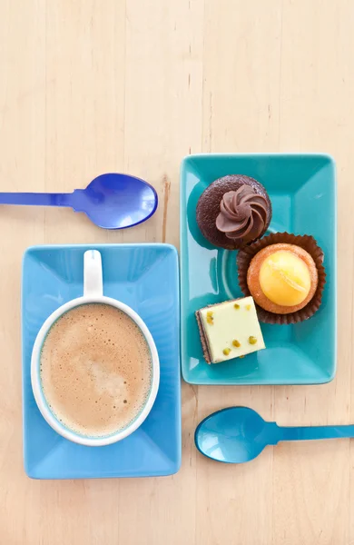 Café y pastelitos — Foto de Stock