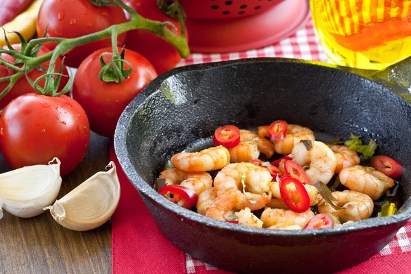 Camarones al ajo con chiles — Foto de Stock