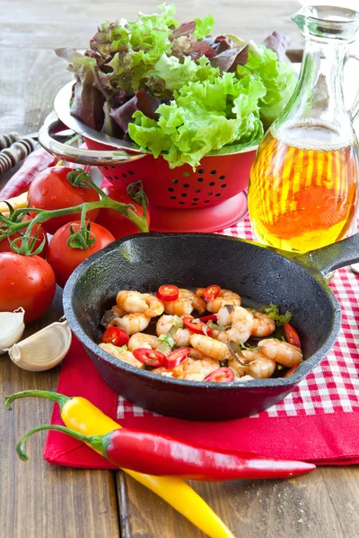Česnek krevety s chilli papričkami — Stock fotografie