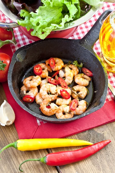 Česnek krevety s chilli papričkami — Stock fotografie