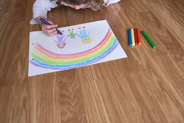 Crop child drawing on floor — Stock Photo, Image