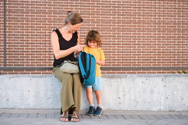 Mother Child Placing Backpack Entering School First Day School — Foto de Stock