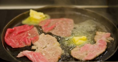 Tay tarzı ızgara biftek