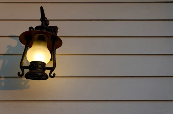 Vintage Lamp on the plank wall — Stock Photo, Image