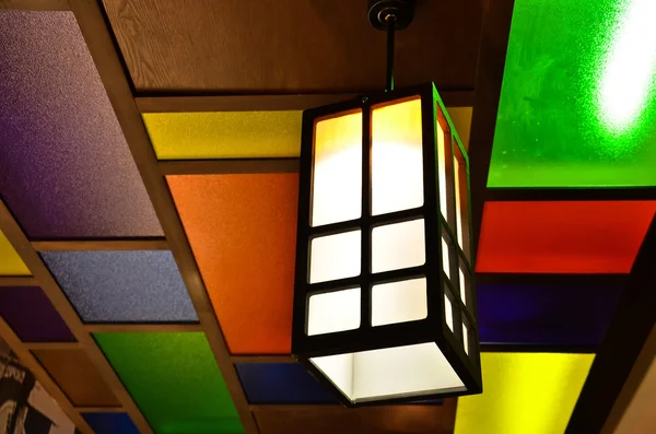 Injapanese tarzı tavan üzerinde renkli lamba — Stok fotoğraf