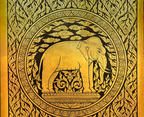 Padrão de ouro de um elefante na porta do templo da Tailândia — Fotografia de Stock