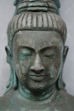 Buda'nın heykeli (yüz odak)