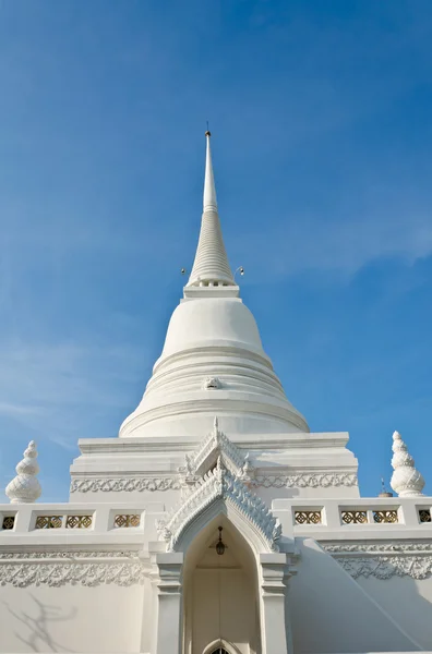 Mavi gökyüzünde antik pagoda — Stok fotoğraf