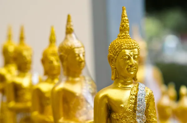 Kleine Buddhas in einer Reihe — Stockfoto