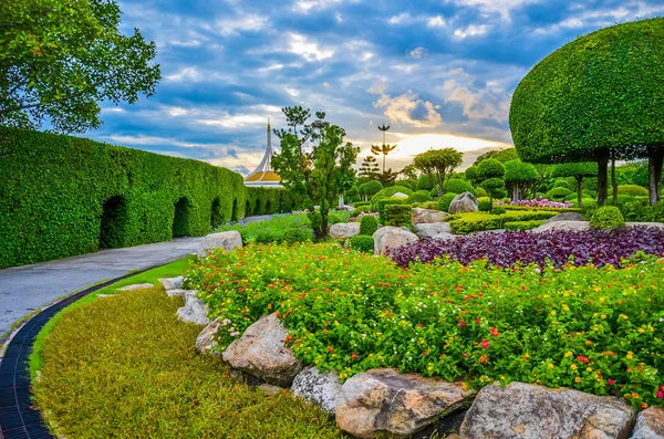 Drömmande park i vidvinkel — Stockfoto