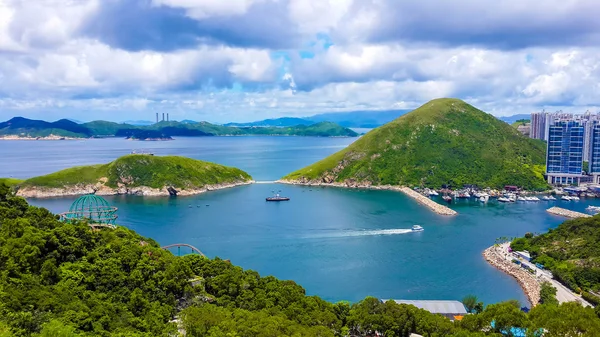 Great rocky mountain in the ocean of Hong Kong — Stock Photo, Image