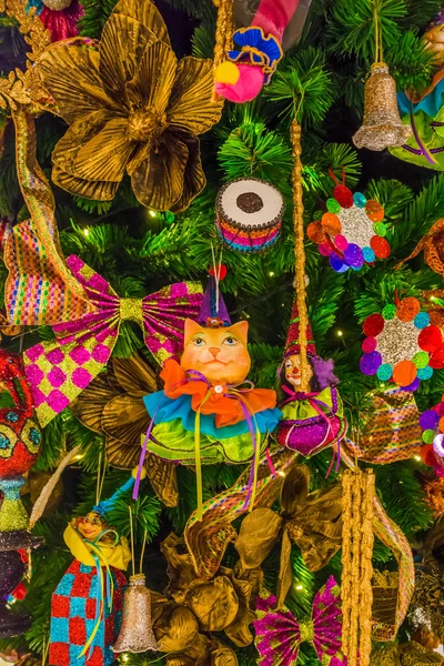 Barevné vánoční ozdoby a dekorace — Stock fotografie