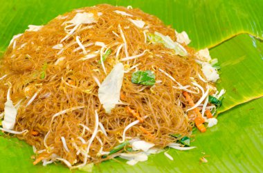 tavada kızartılmış erişte