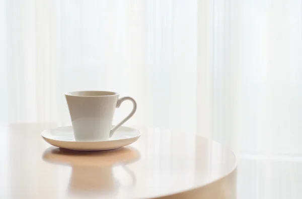 Masada bir fincan kahve.