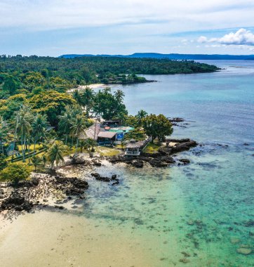 Koh Mak tropikal adası ve Koh Chang, Trat, Tayland yakınlarındaki cennet plajı.