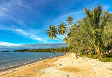 Koh Mak tropikal adası ve Koh Chang, Trat, Tayland yakınlarındaki cennet plajı.