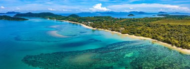 Koh Mak tropikal adası ve Koh Chang, Trat, Tayland yakınlarındaki cennet plajı.