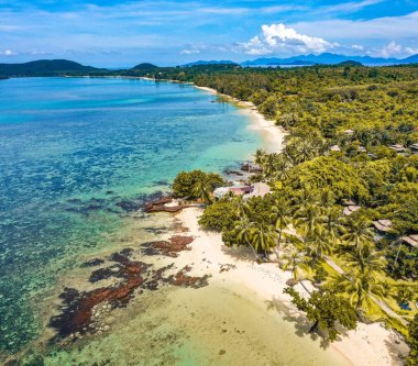 Koh Mak tropikal adası ve Koh Chang, Trat, Tayland yakınlarındaki cennet plajı.