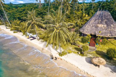 Koh Mak tropikal adası ve Koh Chang, Trat, Tayland yakınlarındaki cennet plajı.