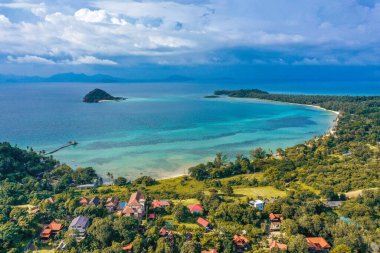Koh Mak tropikal adası ve Koh Chang, Trat, Tayland yakınlarındaki cennet plajı.