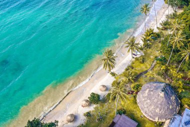 Koh Mak tropikal adası ve Koh Chang, Trat, Tayland yakınlarındaki cennet plajı.