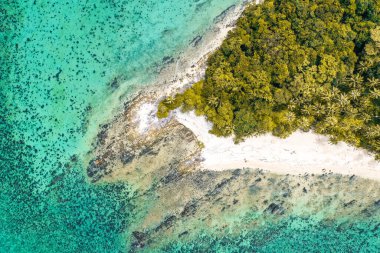 Koh Mak tropikal adası ve Koh Chang, Trat, Tayland yakınlarındaki cennet plajı.
