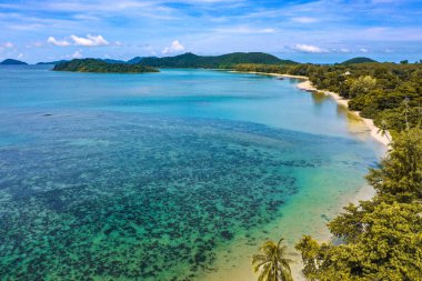 Koh Mak tropikal adası ve Koh Chang, Trat, Tayland yakınlarındaki cennet plajı.