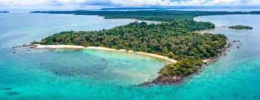 Koh Mak tropikal adası ve Koh Chang, Trat, Tayland yakınlarındaki cennet plajı.