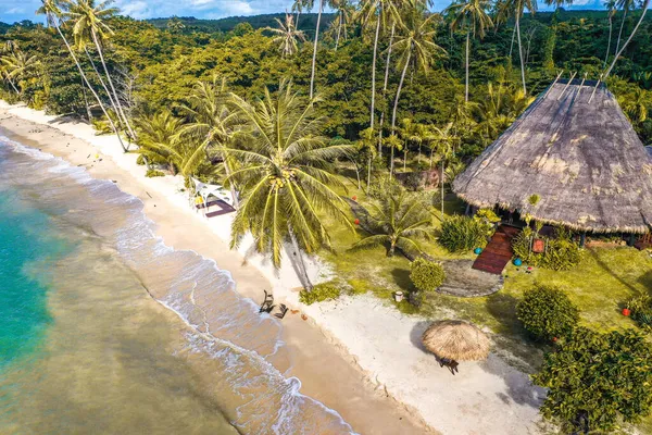 Koh Mak tropikal adası ve Koh Chang, Trat, Tayland yakınlarındaki cennet plajı. — Stok fotoğraf