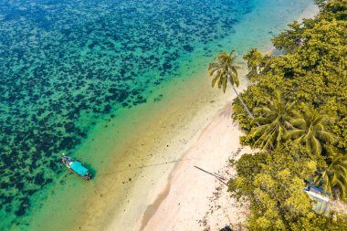Koh Mak tropikal adası ve Koh Chang, Trat, Tayland yakınlarındaki cennet plajı.