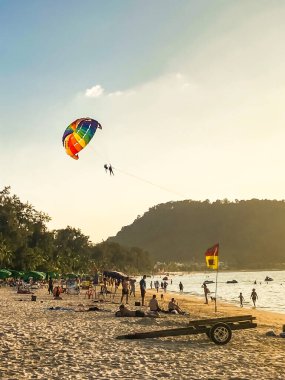 Phuket Eyaleti, Tayland 'daki Patong plajında gün batımı manzarası