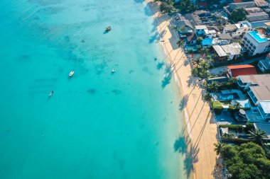 Tayland 'daki Phuket Adası' nın doğusundaki Aoyon plajı.