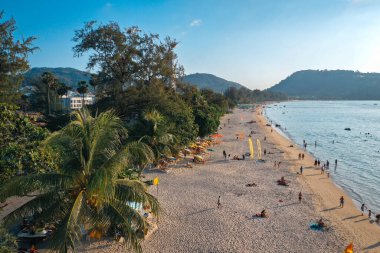 Phuket Eyaleti, Tayland 'daki Patong plajında gün batımı manzarası