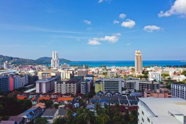 Tayland 'ın Phuket eyaletindeki Patong plajındaki hava manzarası.