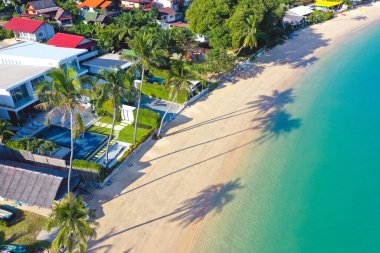 Tayland 'daki Phuket Adası' nın doğusundaki Aoyon plajı.