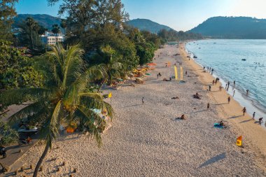 Phuket Eyaleti, Tayland 'daki Patong plajında gün batımı manzarası