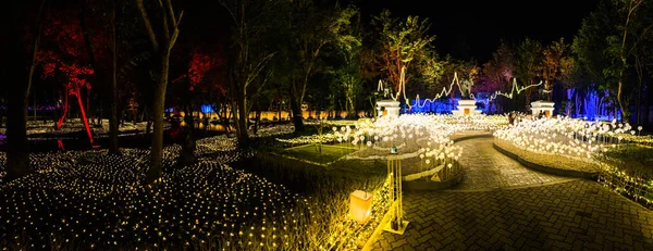 Buddhist tradition light festival in Ratchaburi, Nasatta, Thailand — Fotografia de Stock