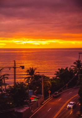 Phuket Eyaleti, Tayland 'daki Patong plajında gün batımı manzarası