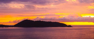 Phuket Eyaleti, Tayland 'daki Patong plajında gün batımı manzarası