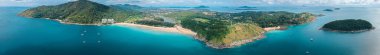Tayland, Phuket 'teki Nai Harn plajının havadan görüntüsü.