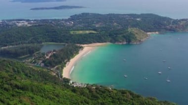 Tayland, Phuket 'teki Nai Harn plajının havadan görüntüsü.