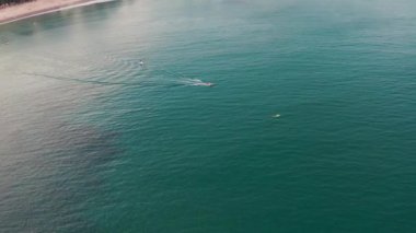 Tayland, Phuket 'te gün batımında kamala sahilinin hava manzarası.