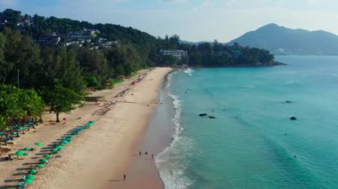 Tayland, Phuket 'te gün batımında kamala sahilinin hava manzarası.