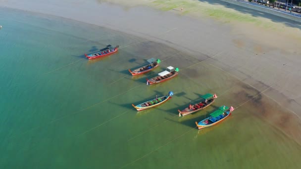 Long tail boats in Patong beach in Phuket Province, Thailand — Stockvideo