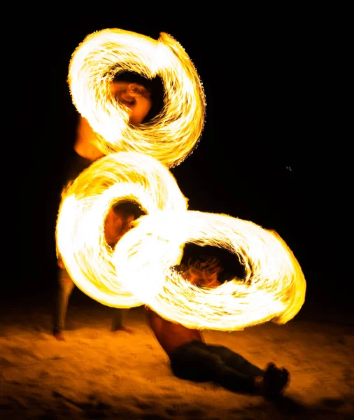 Fire show on the beach at night in Phuket, Thailand — 图库照片