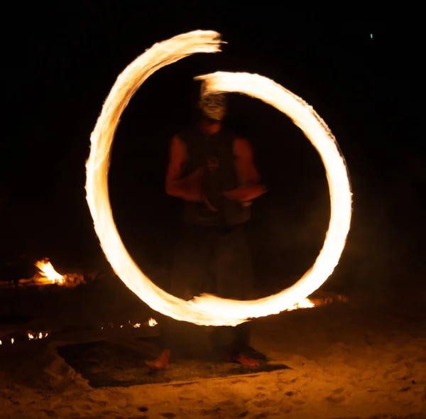 Fire show on the beach at night in Phuket, Thailand — 图库照片