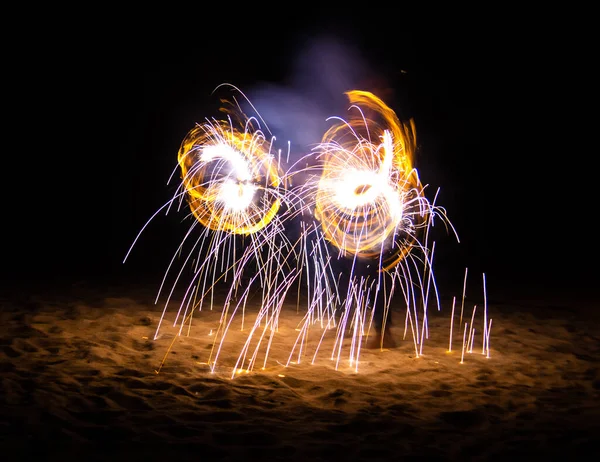 Fire show on the beach at night in Phuket, Thailand — стоковое фото